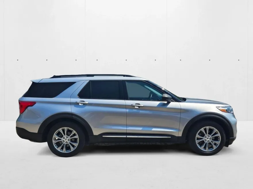 2022 Ford Explorer XLT photo 1