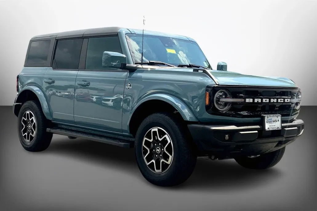2023 Ford Bronco Outer Banks photo 1