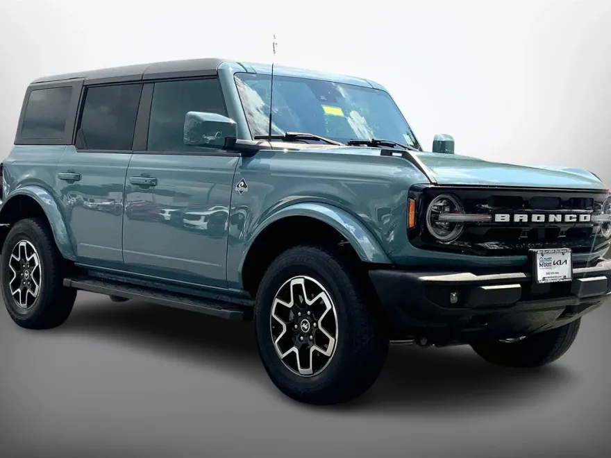 2023 Ford Bronco Outer Banks photo 1