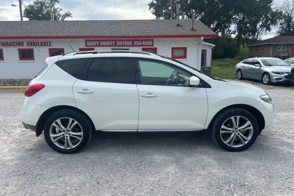 2010 Nissan Murano LE photo 1