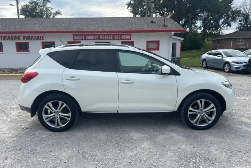2010 Nissan Murano LE photo 1
