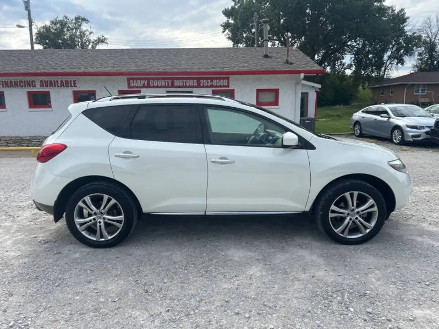 2010 Nissan Murano LE photo 1