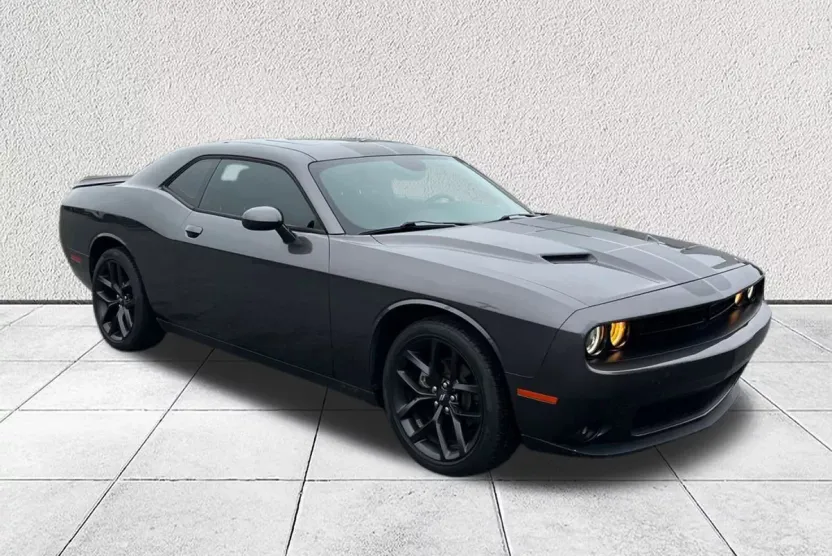 2022 Dodge Challenger SXT photo 1