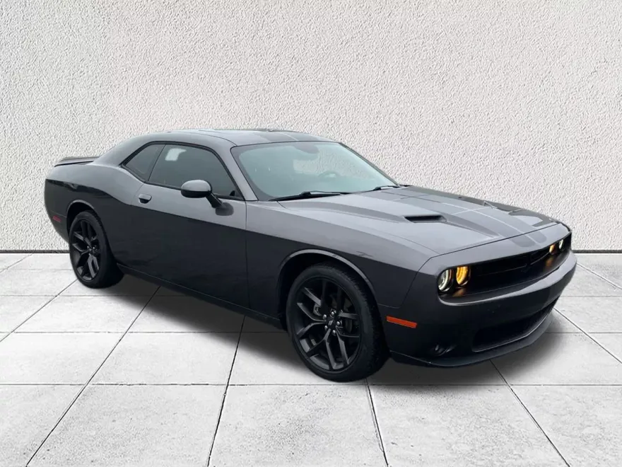 2022 Dodge Challenger SXT photo 1