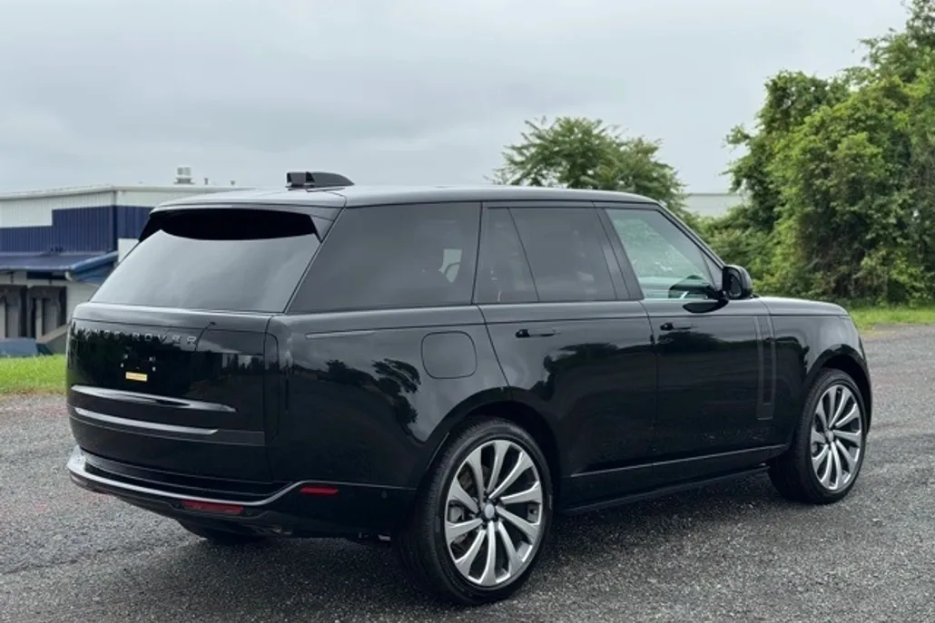 2025 Land Rover Range Rover SE photo 1