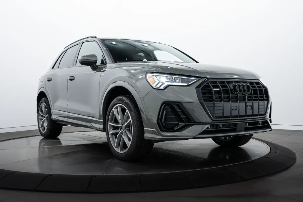 2025 Audi Q3 S line Premium photo 1