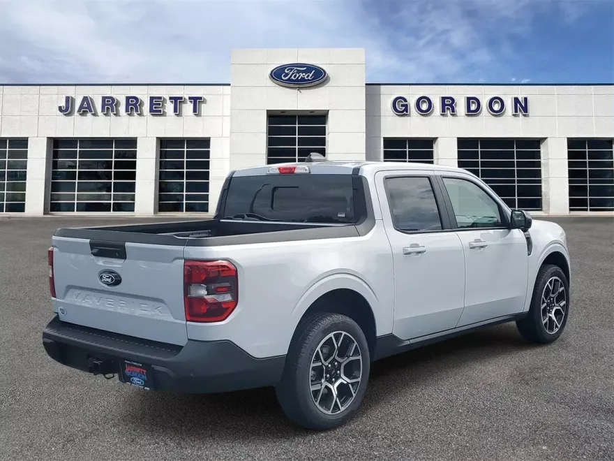 2025 Ford Maverick Lariat photo 1
