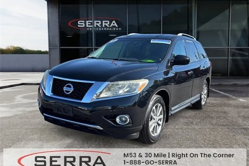 2016 Nissan Pathfinder SL photo 1