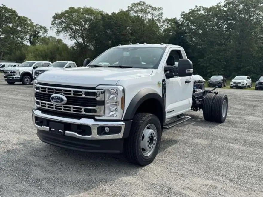 2025 Ford F-600 photo 1