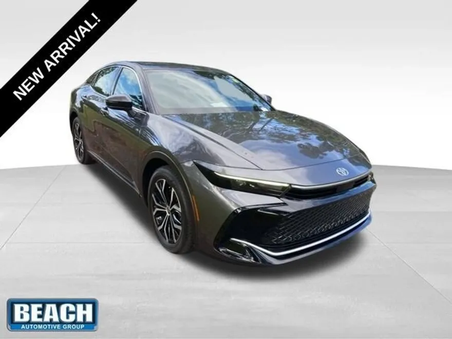 2023 Toyota Crown XLE photo 1