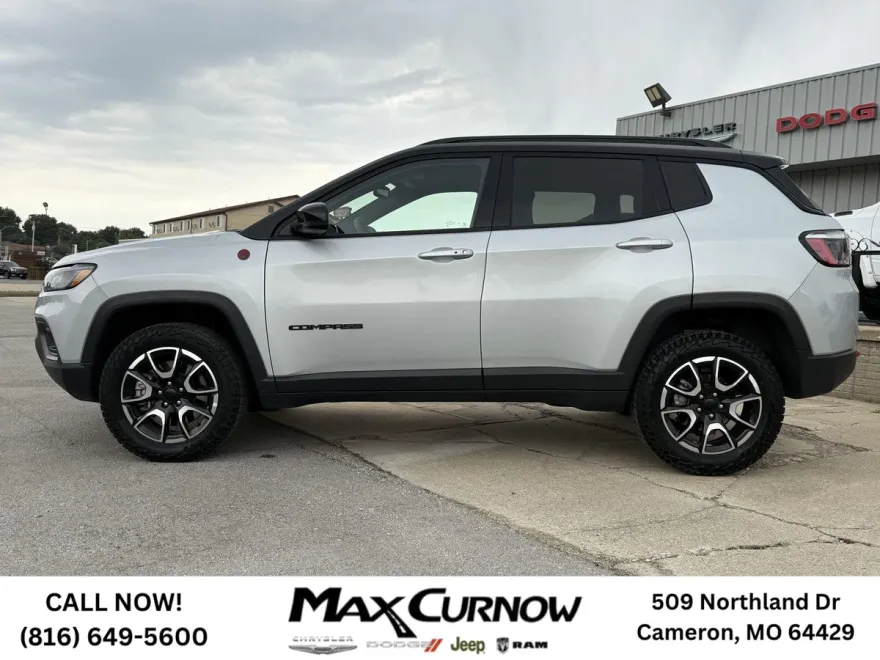 2024 Jeep Compass Trailhawk photo 1