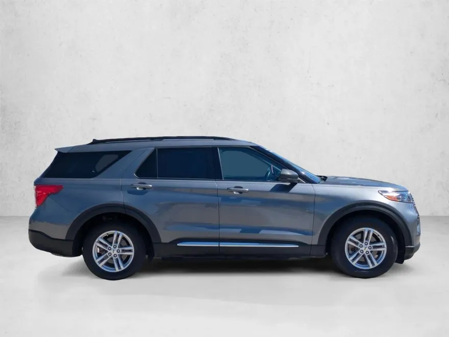 2022 Ford Explorer XLT photo 1