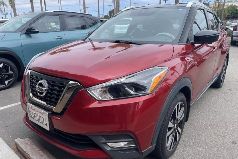 2020 Nissan Kicks SR photo 1