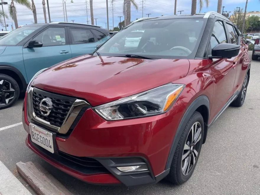 2020 Nissan Kicks SR photo 1