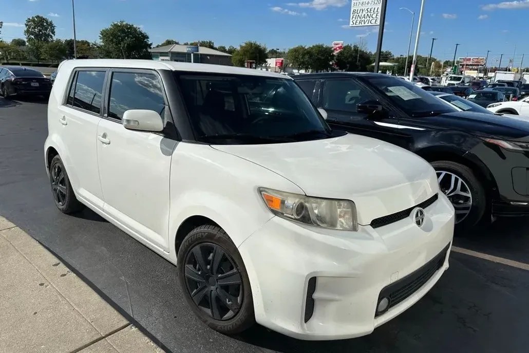 2012 Scion xB photo 1
