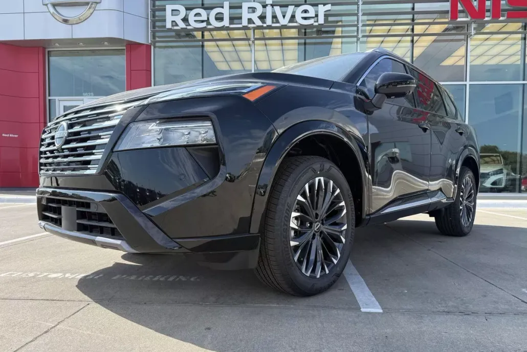 2025 Nissan Rogue Platinum photo 1