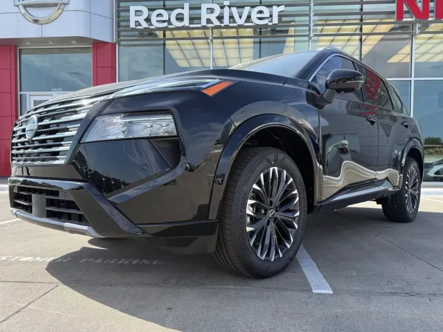 2025 Nissan Rogue Platinum photo 1
