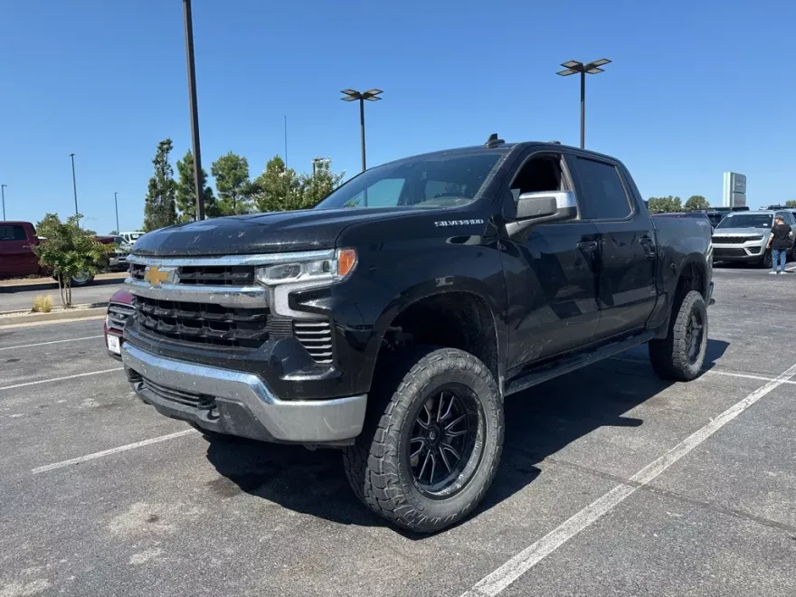 2023 Chevrolet Silverado 1500 LT1 photo 1