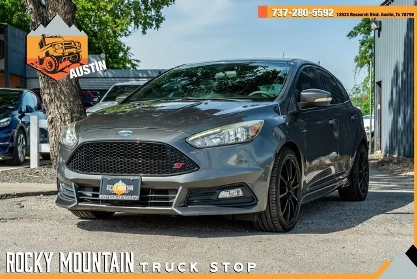 2017 Ford Focus ST photo 1
