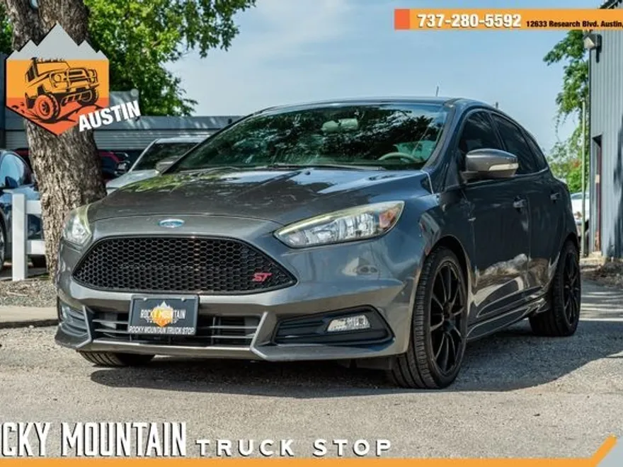 2017 Ford Focus ST photo 1