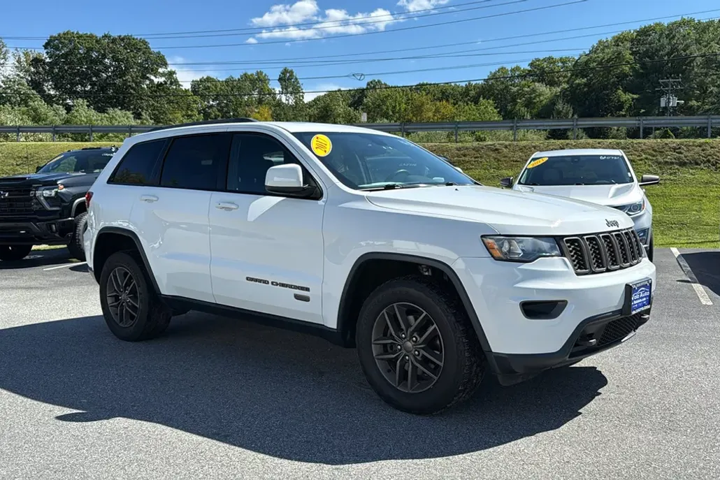 2017 Jeep Grand Cherokee Anniversary Edition photo 1