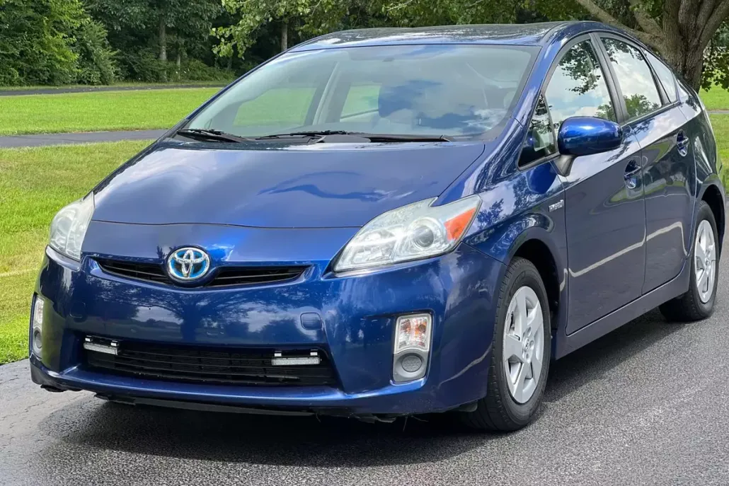 2010 Toyota Prius Two photo 1
