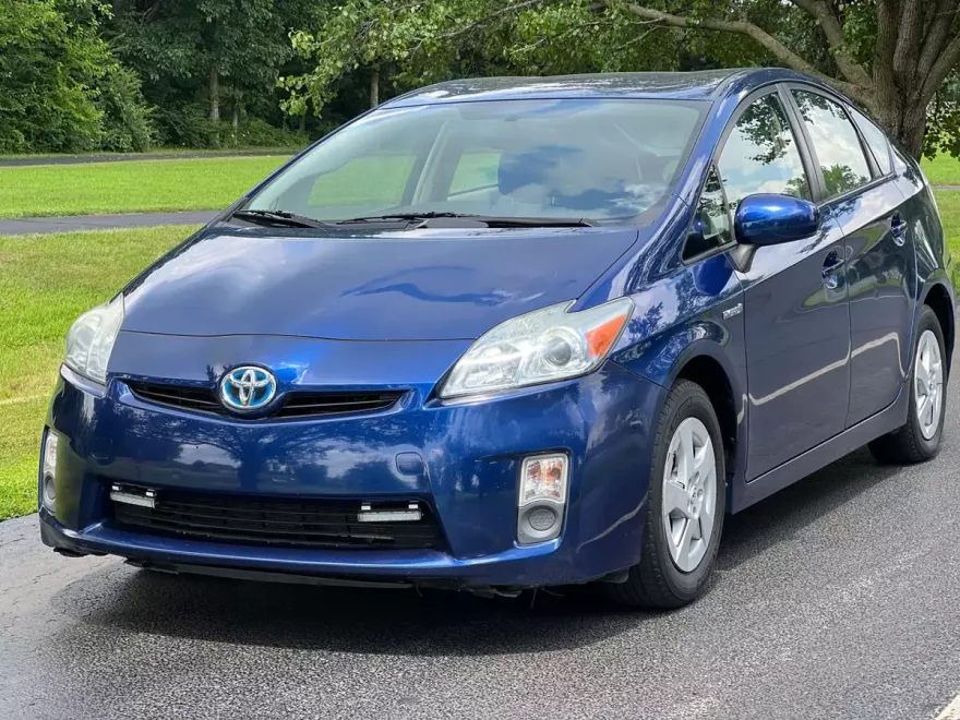 2010 Toyota Prius Two photo 1