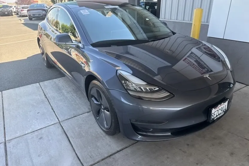 2018 Tesla Model 3 Long Range photo 1