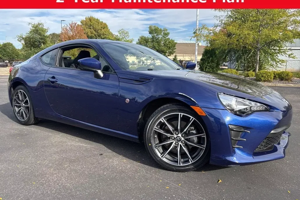 2017 Toyota GR86 Base photo 1