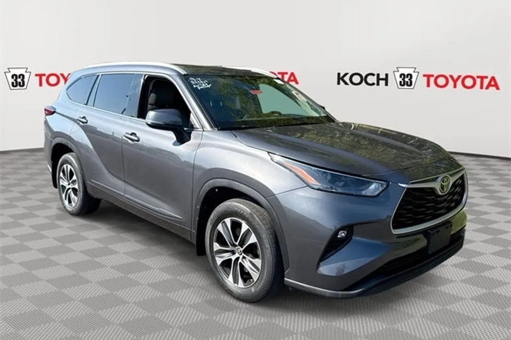 2022 Toyota Highlander XLE photo 1