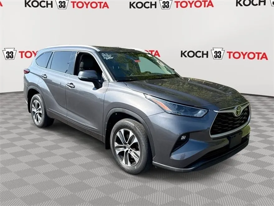 2022 Toyota Highlander XLE photo 1