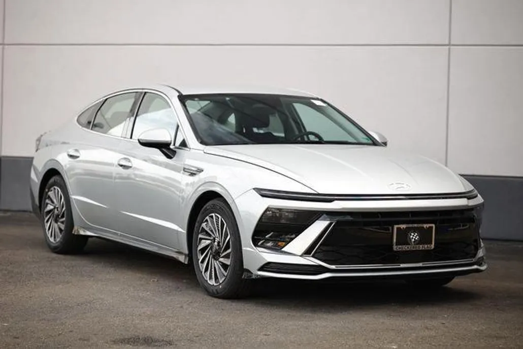 2025 Hyundai Sonata Hybrid SEL photo 1