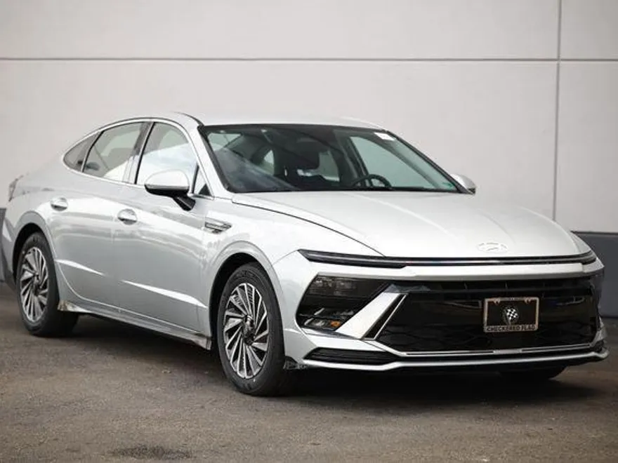 2025 Hyundai Sonata Hybrid SEL photo 1
