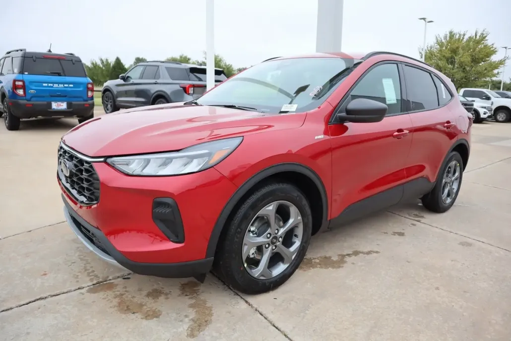 2026 Ford Escape ST-Line photo 1