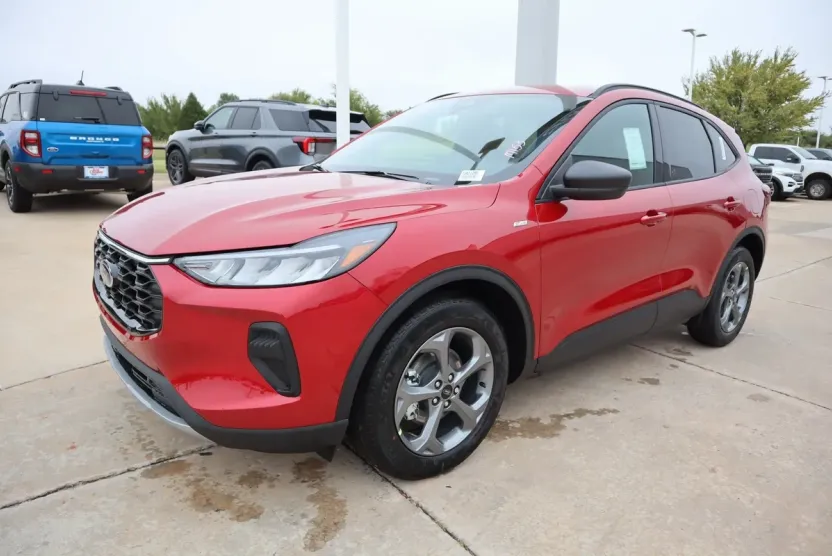 2026 Ford Escape ST-Line photo 1