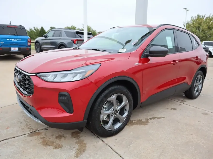 2026 Ford Escape ST-Line photo 1