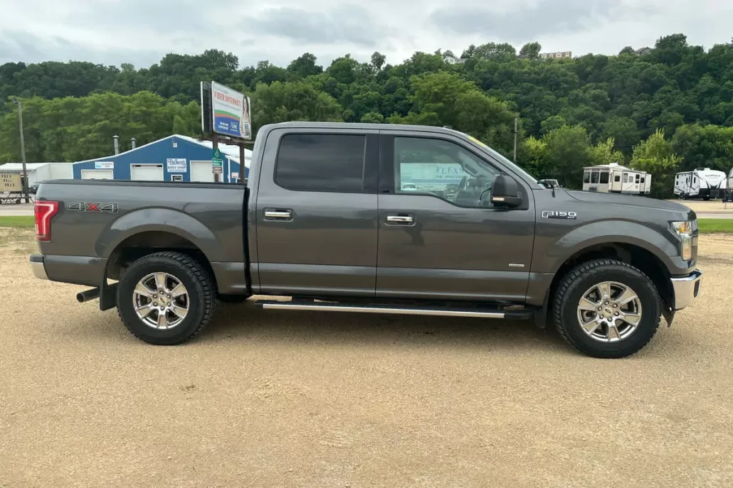 2017 Ford F-150 XLT photo 1