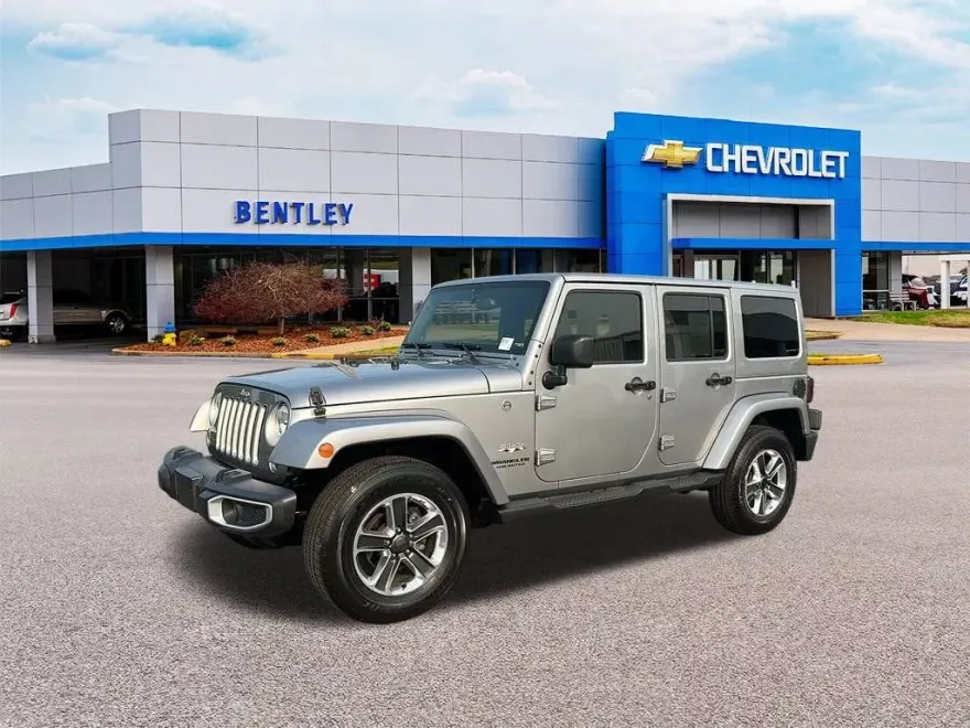 2016 Jeep Wrangler Unlimited Sahara photo 1