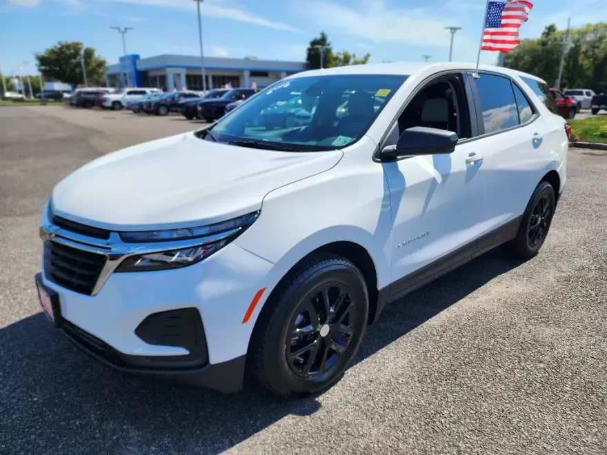 2024 Chevrolet Equinox LS photo 1