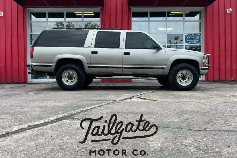 1999 Chevrolet Suburban 2500 photo 1