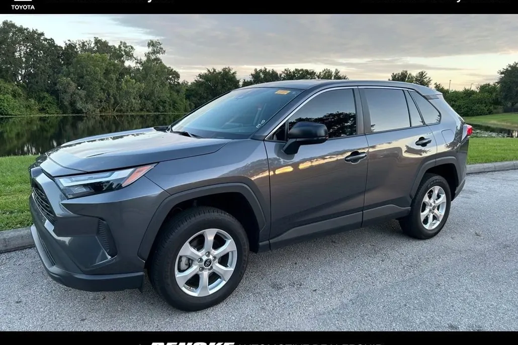 2024 Toyota RAV4 LE photo 1