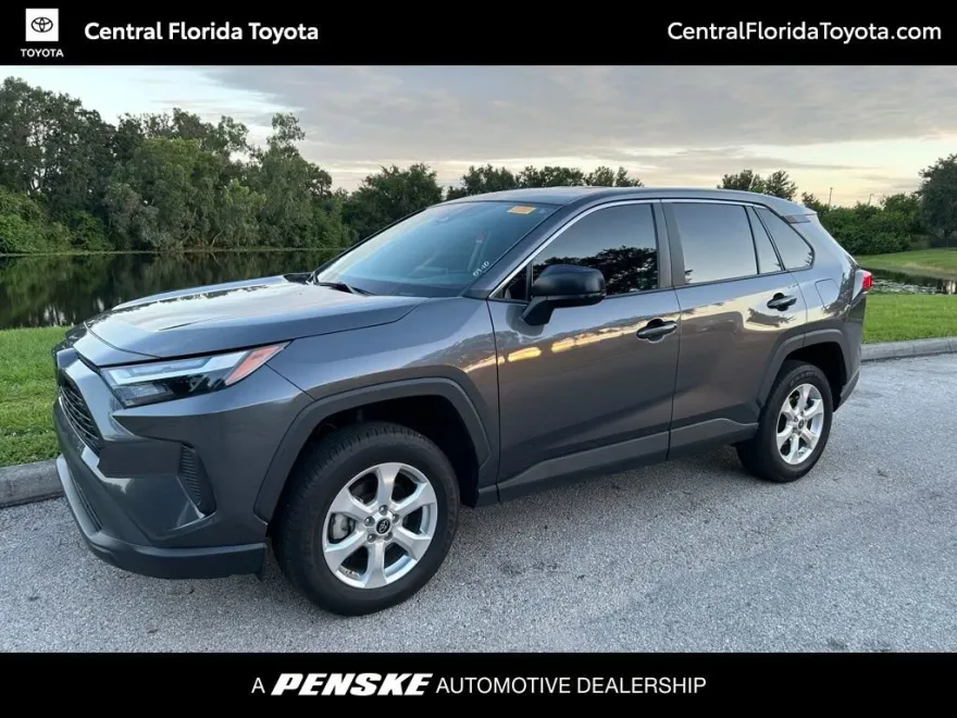 2024 Toyota RAV4 LE photo 1