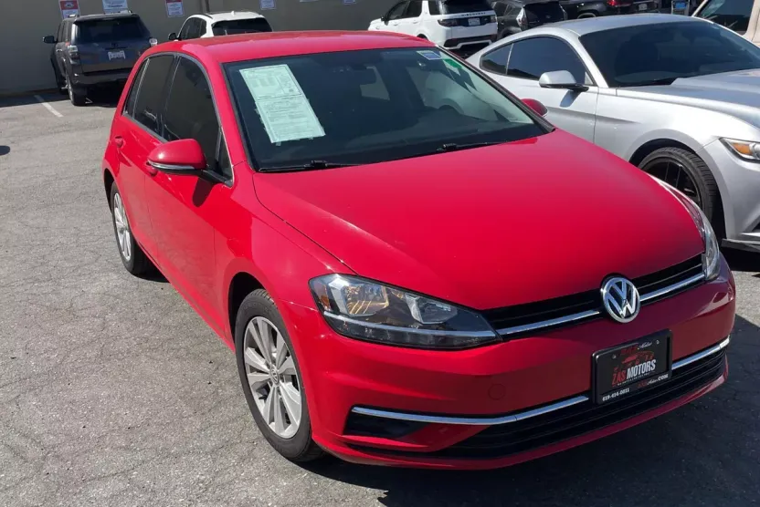 2018 Volkswagen Golf S photo 1