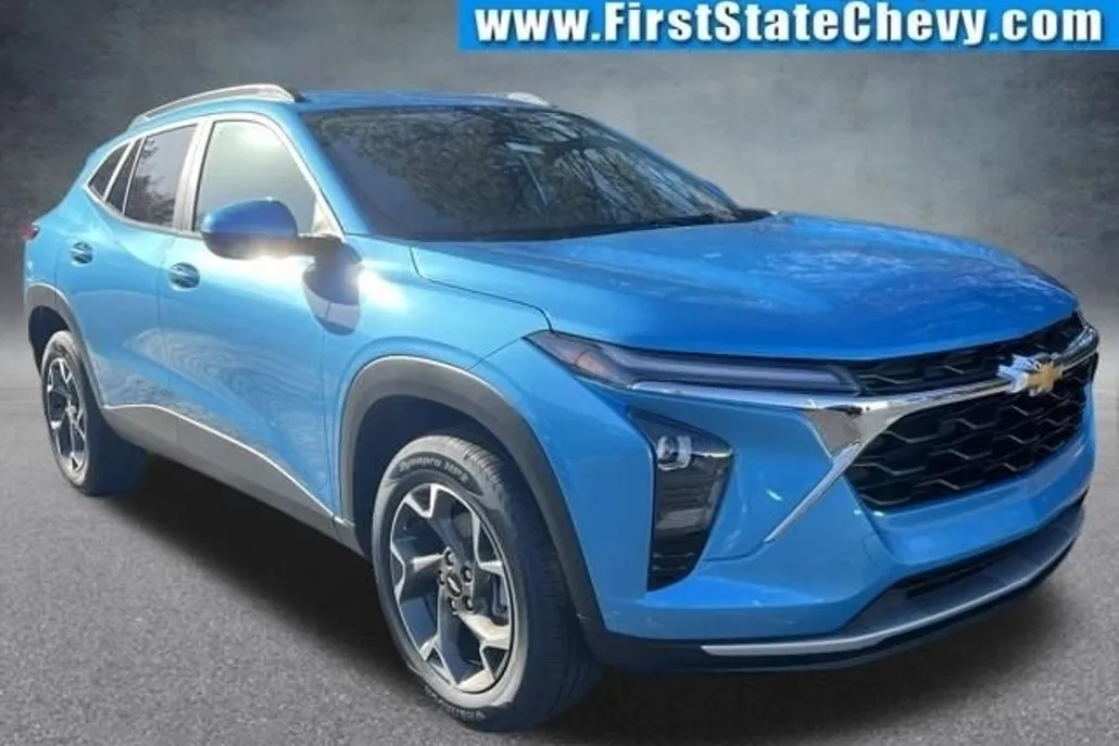 2025 Chevrolet Trax LT photo 1