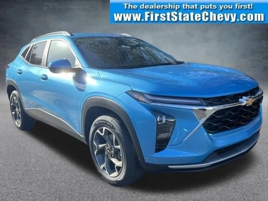 2025 Chevrolet Trax LT photo 1