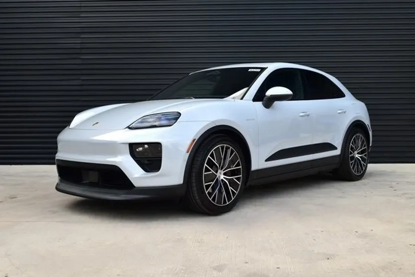 2025 Porsche Macan Electric photo 1