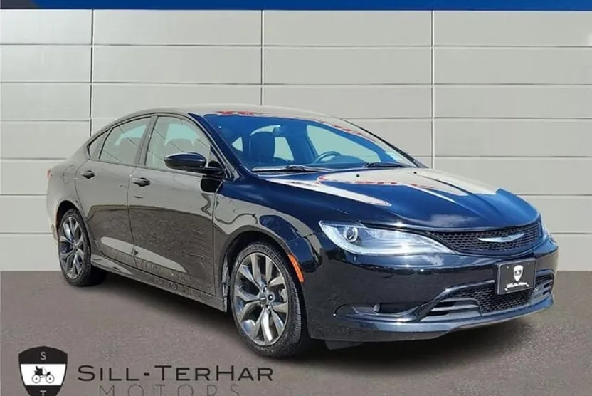 2015 Chrysler 200 S photo 1