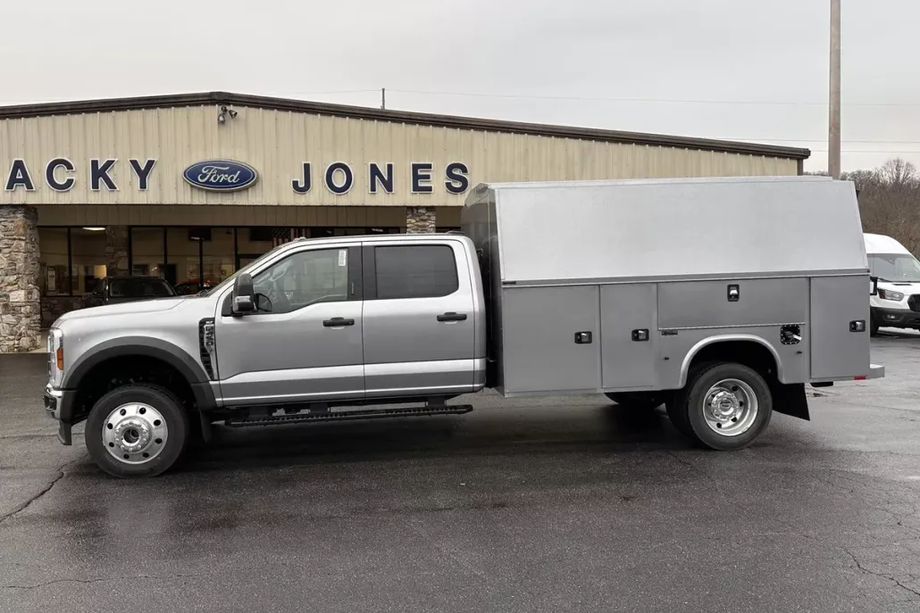 2024 Ford F-450 XLT photo 1