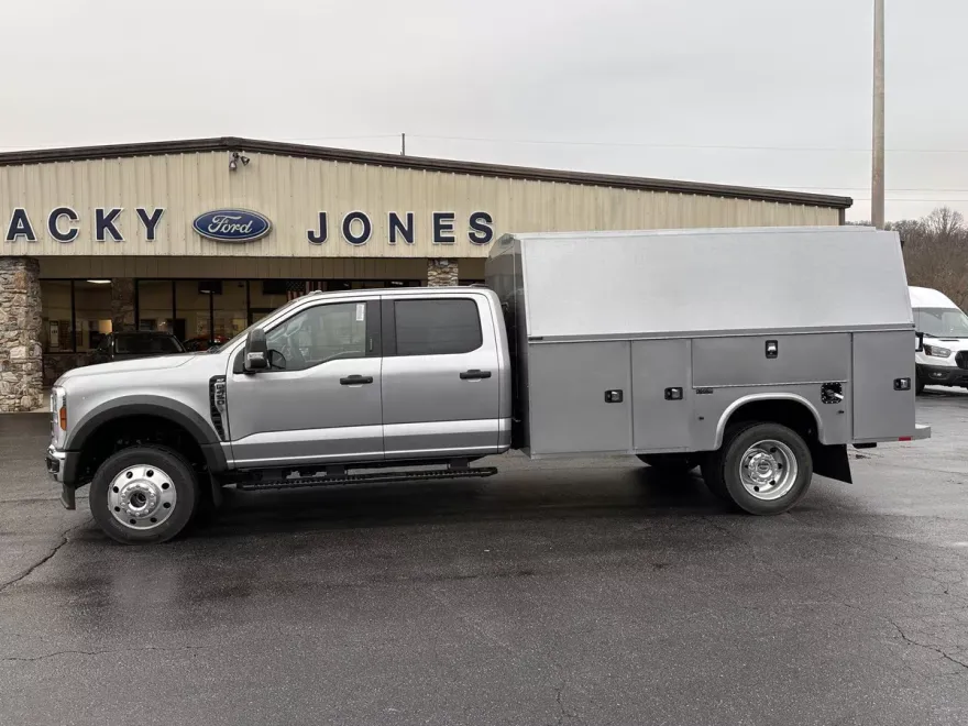 2024 Ford F-450 XLT photo 1