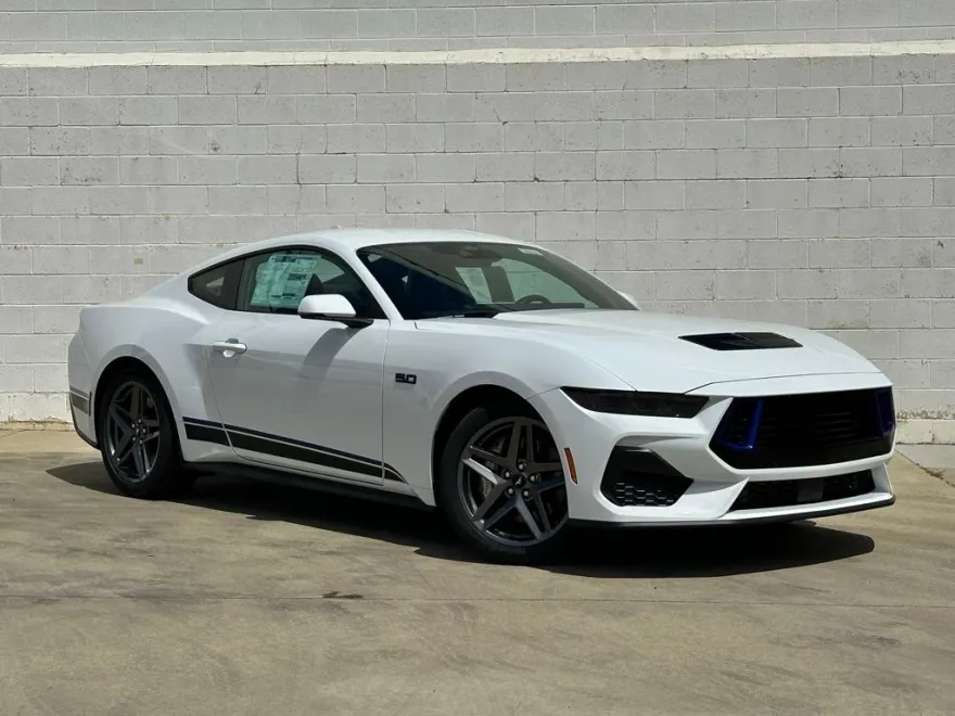 2025 Ford Mustang GT Premium photo 1
